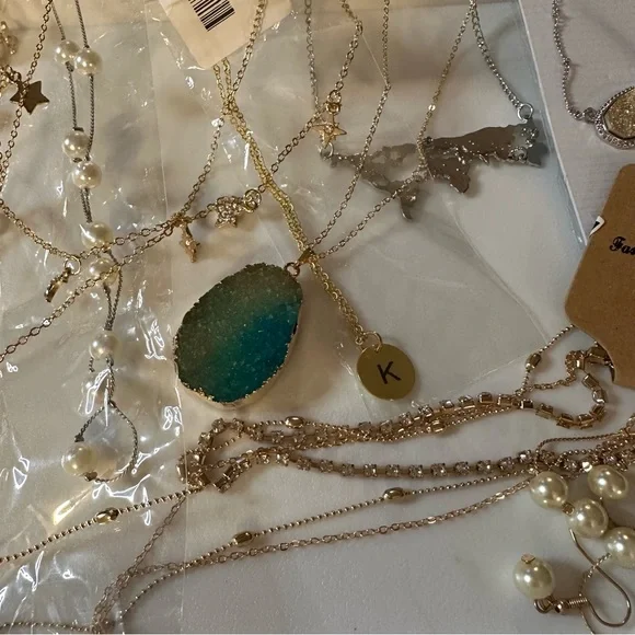 HUGE fashion necklace bundle - Picture 5 of 12
